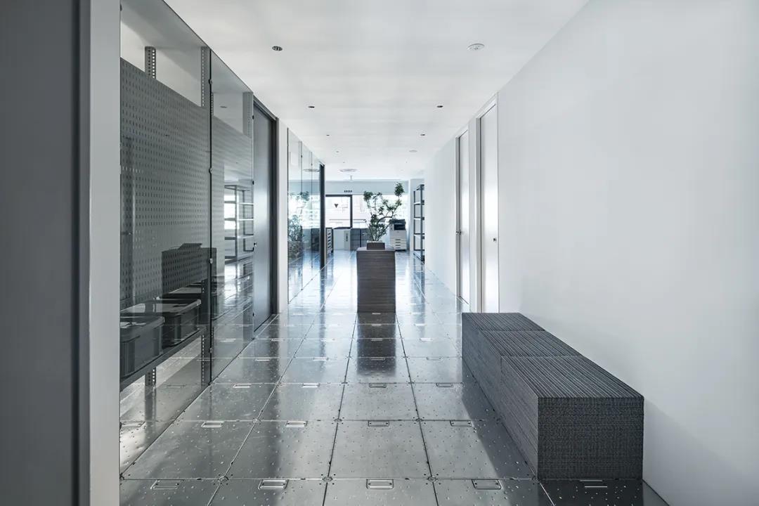 金屬辦公空間過(guò)道裝修圖片